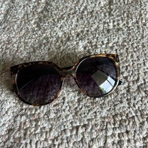 Tortoise shell print sunglasses